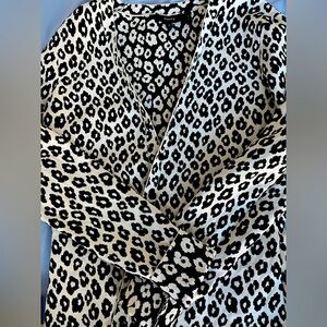 THEORY cardigan!!! Practically new. No signs of wear.